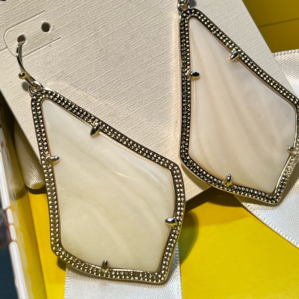 NWT Kendra Scott RARE & Retired Alexandra Earrings White Pearl Yellow Gold W😍W!